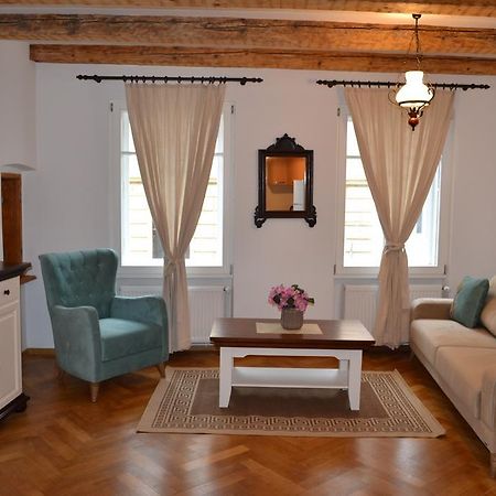 Отель Casa Fanarilor Брашов Экстерьер фото