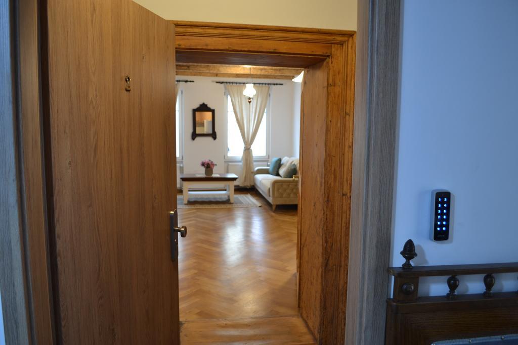 Отель Casa Fanarilor Брашов Экстерьер фото