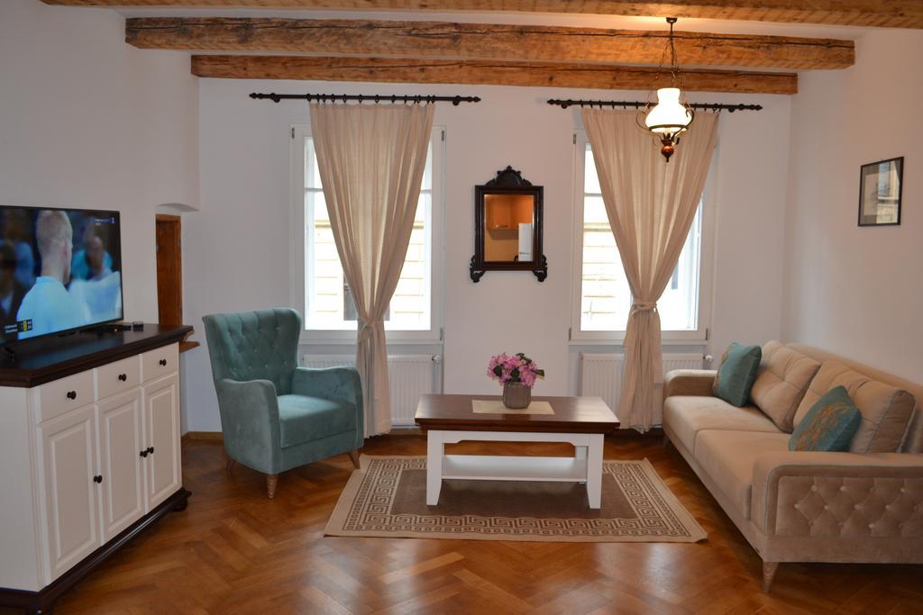 Отель Casa Fanarilor Брашов Экстерьер фото